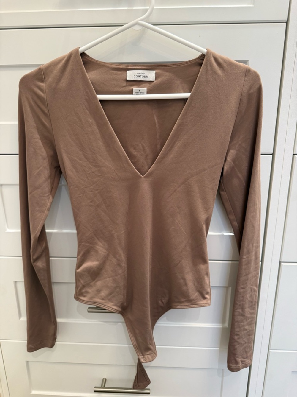 Babaton Taupe Long-Sleeve V-Neck Bodysuit